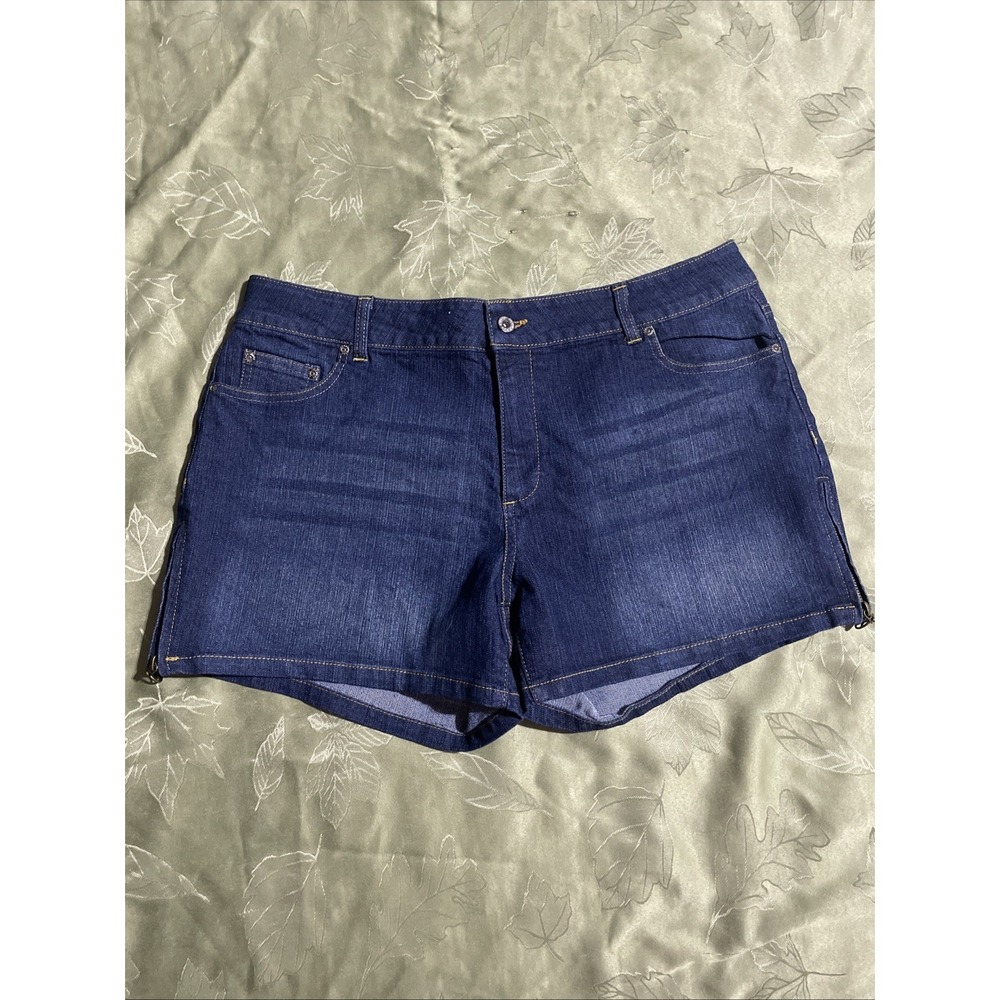 Kiss Therapy Woman's Jean Shorts Size 18